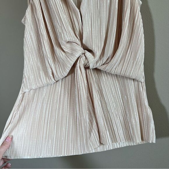 ✨ Express Women’s Champagne Crinkle Front Knot Top Small - Picture 4 of 11